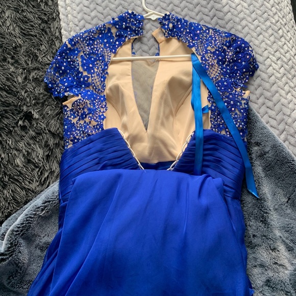 Gorgeous grad dress - Picture 4 of 7